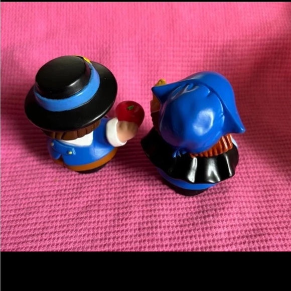 Fisher Price Little People PILGRIM BOY & Girl MAYFLOWER THANKSGIVING Figure - Picture 2 of 3